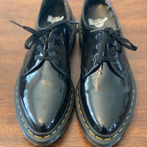 AwEsOmE Dr. Martens Dupree Size EU 38/ US 7